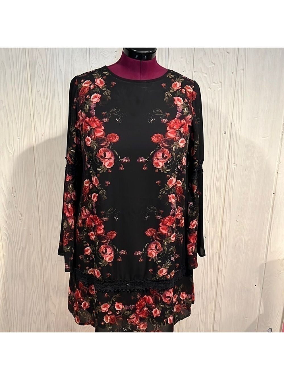 Taylor & Sage Long Bell Sleeve Dress with lace size medium